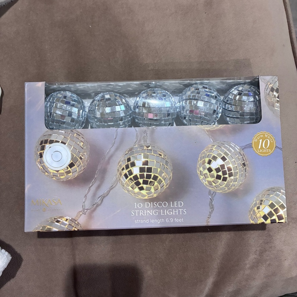 Mikasa Silver Disco LED String Lights - 10-Count 6.9 feet battery opperated NIB